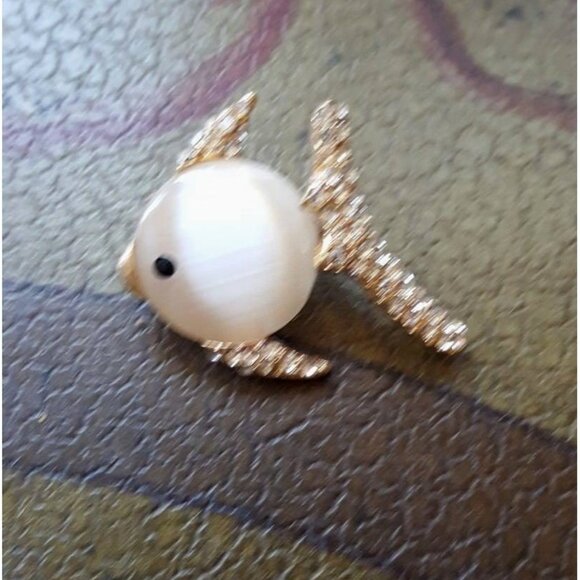 Small bling beaded rhinestone costume jewelry fish pin broach - Picture 5 of 7